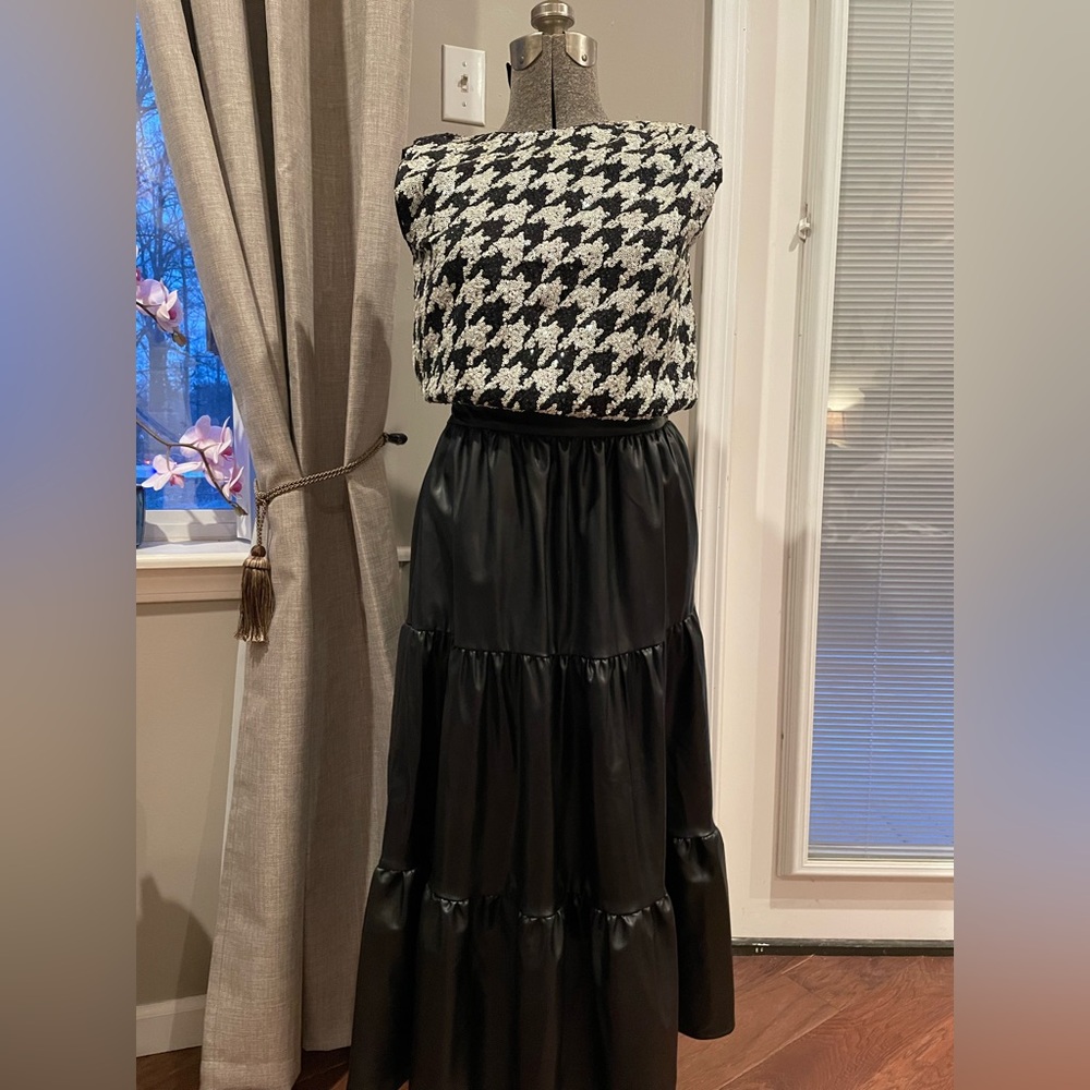 NWT Express Houndstooth Sequin padded Shoulder Top.